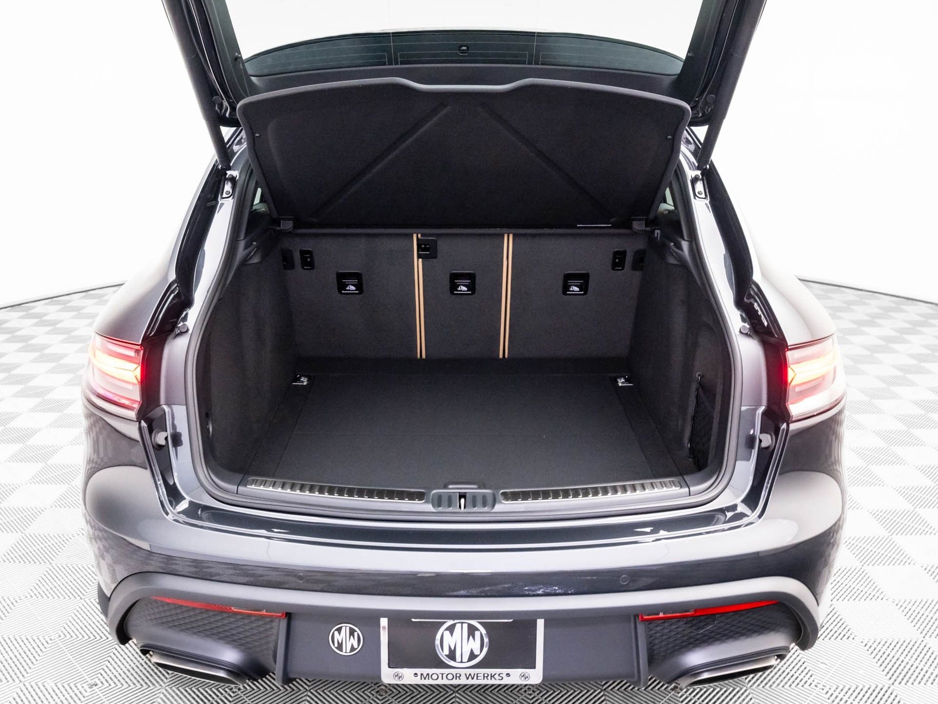 Certified 2025 Porsche Macan image 30