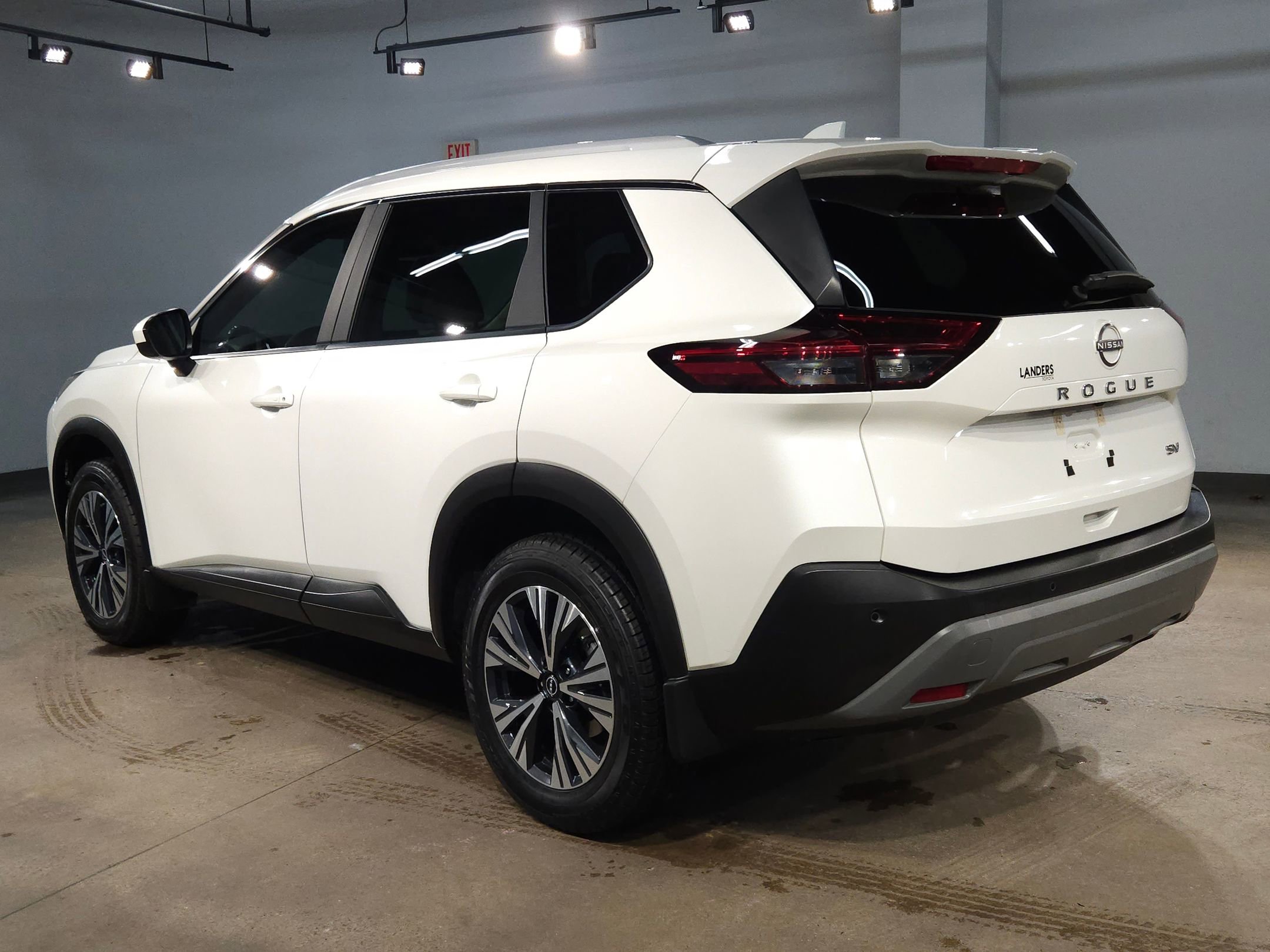 Used 2023 Nissan Rogue SV w/ SV Premium B Package image 5