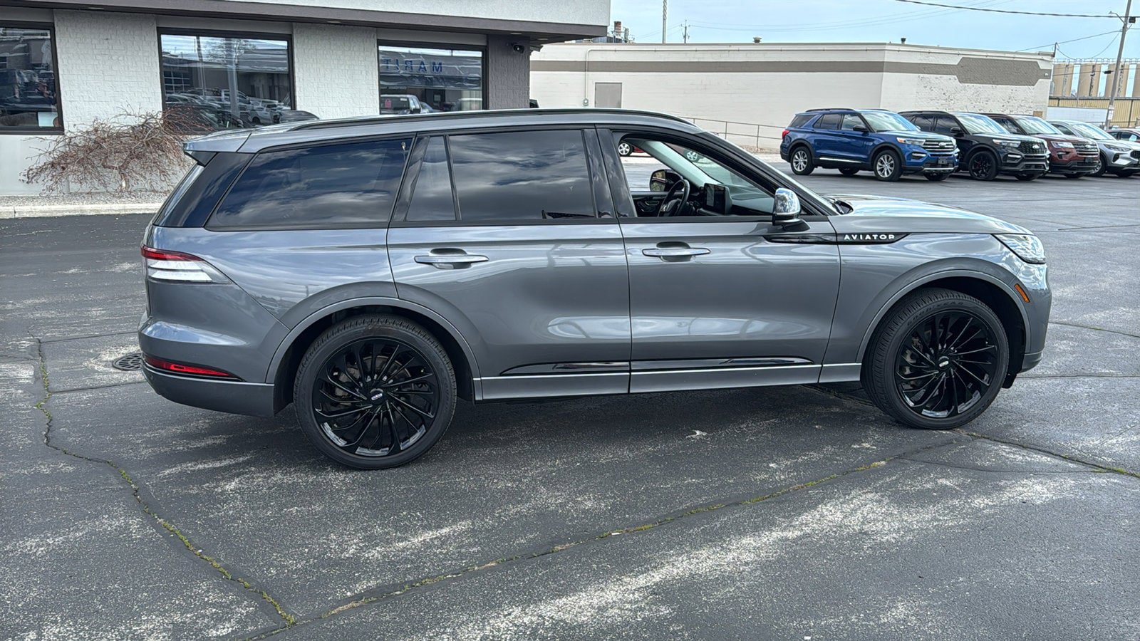 Used 2025 Lincoln Aviator Reserve w/ Jet Appearance Package AWD/4WD image 12