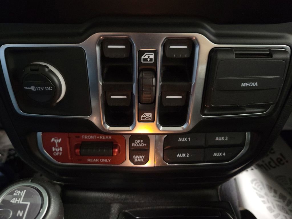 Used 2023 Jeep Gladiator Rubicon w/ Cold Weather Group image 17