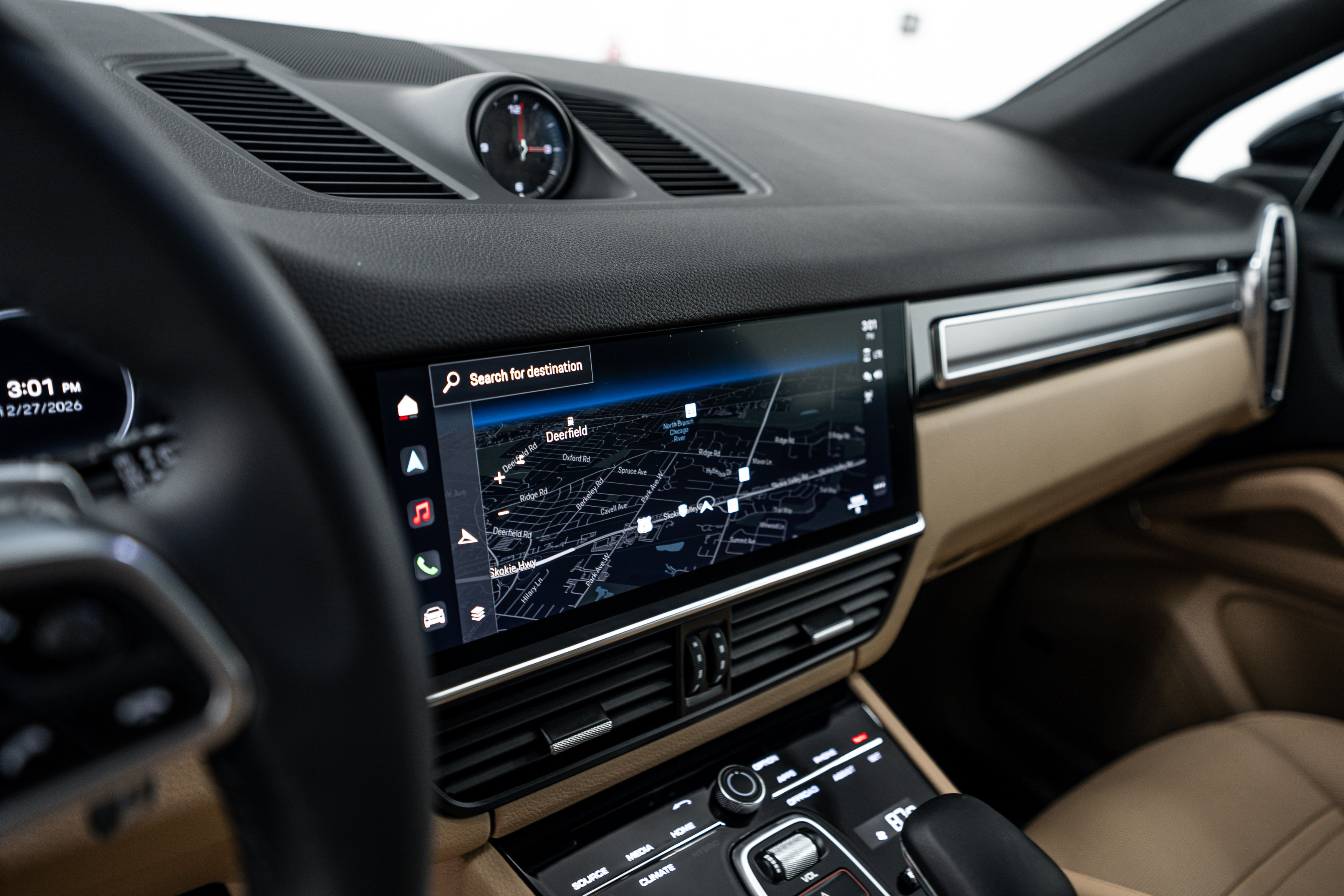 Certified 2023 Porsche Cayenne Platinum Edition image 17