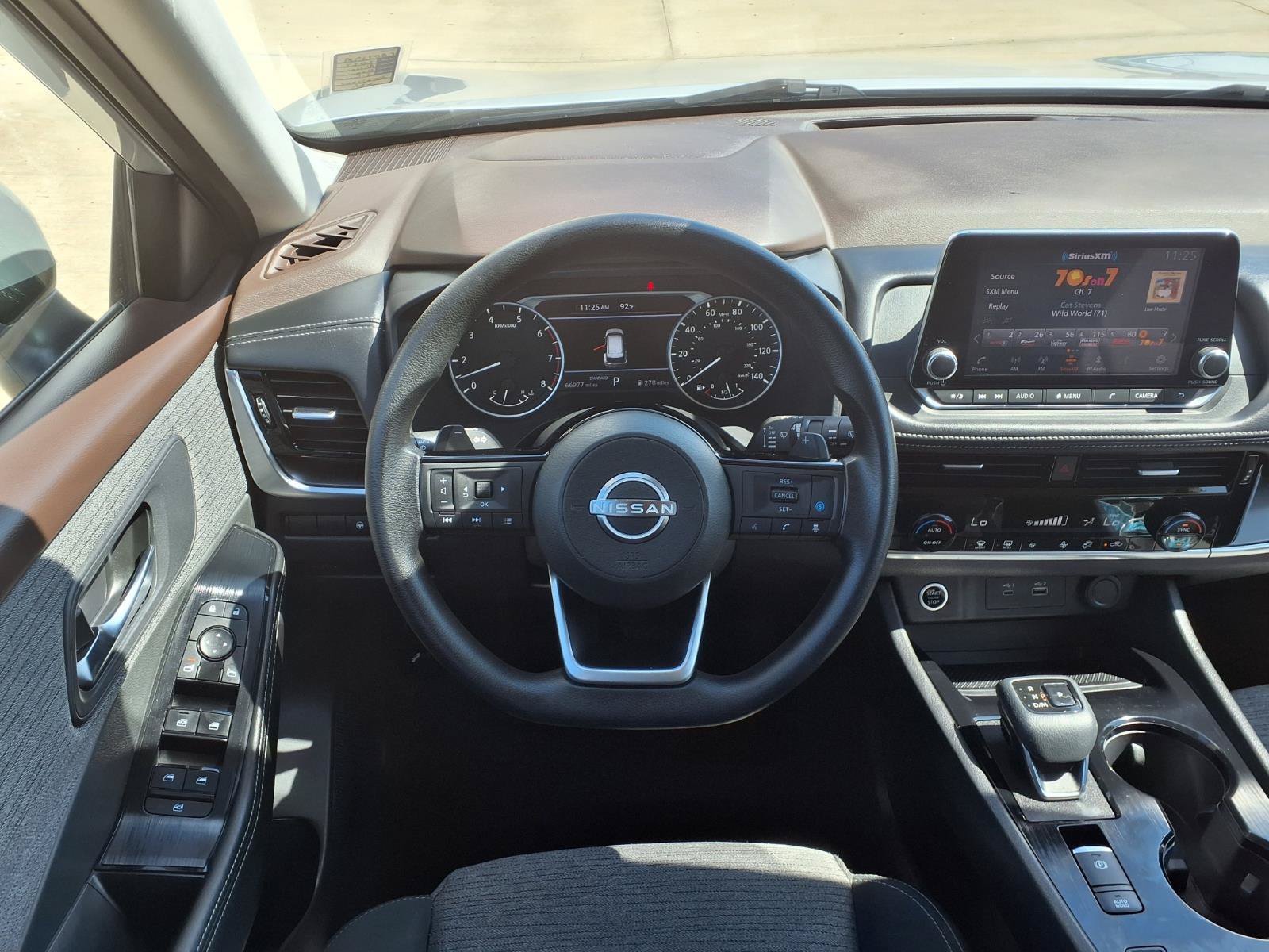 Used 2022 Nissan Rogue SV FWD image 15