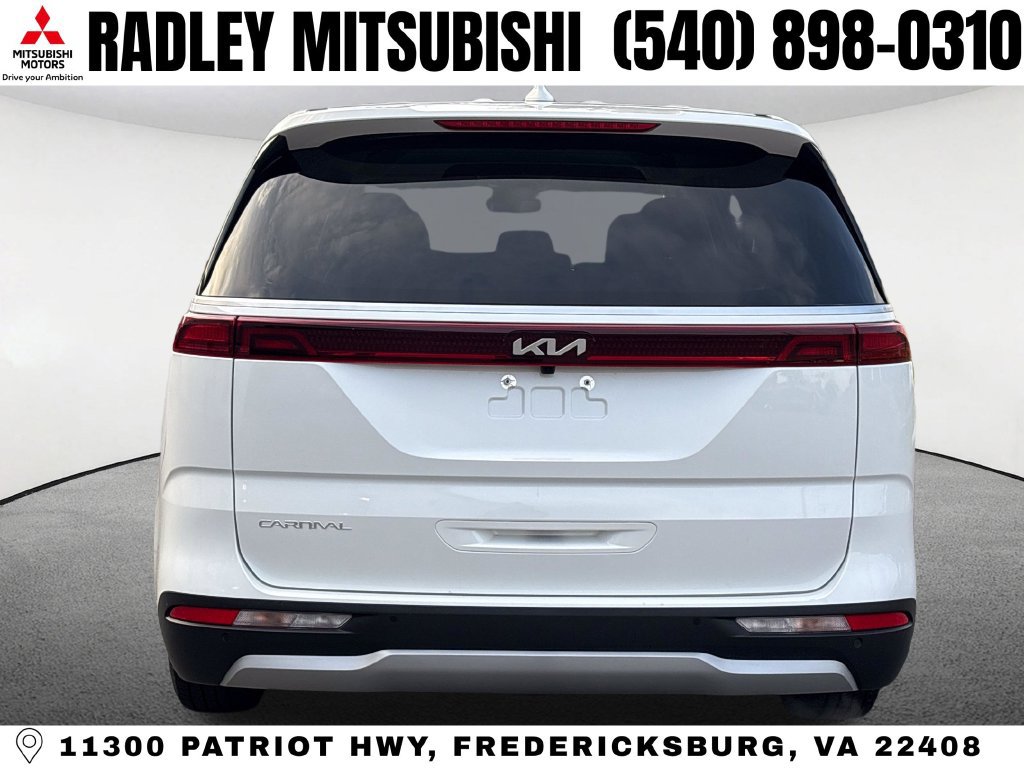 Used 2023 Kia Carnival LX FWD image 18