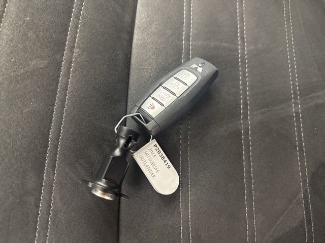 Used 2023 Mitsubishi Outlander SE AWD/4WD image 29