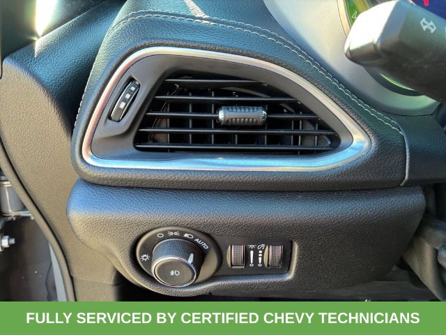 Used 2025 Chrysler Pacifica Limited FWD image 24
