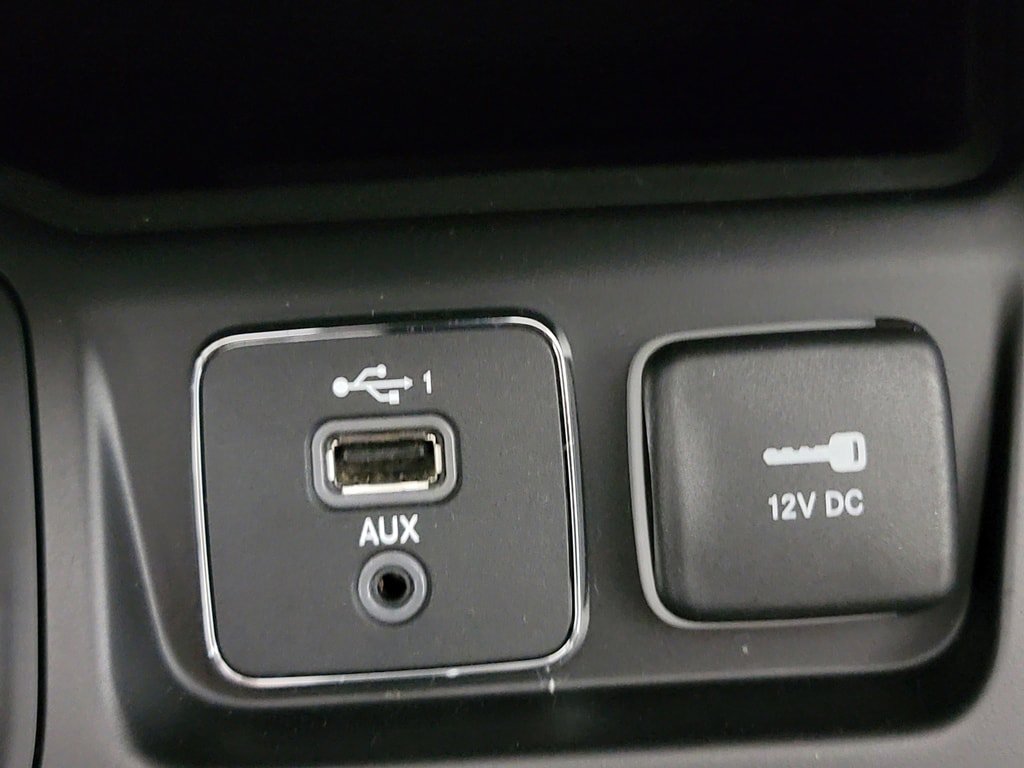 Used 2019 Jeep Cherokee Latitude Plus w/ Comfort/Convenience Group image 24