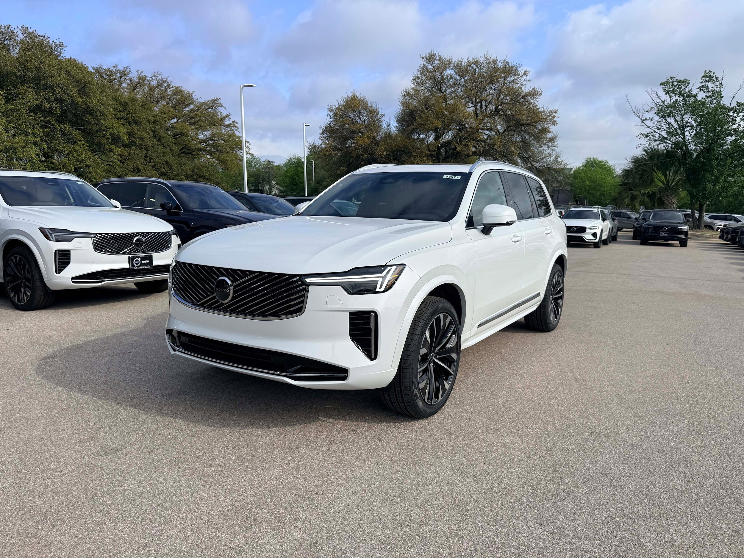 New 2026 Volvo XC90 B5 Core image 2