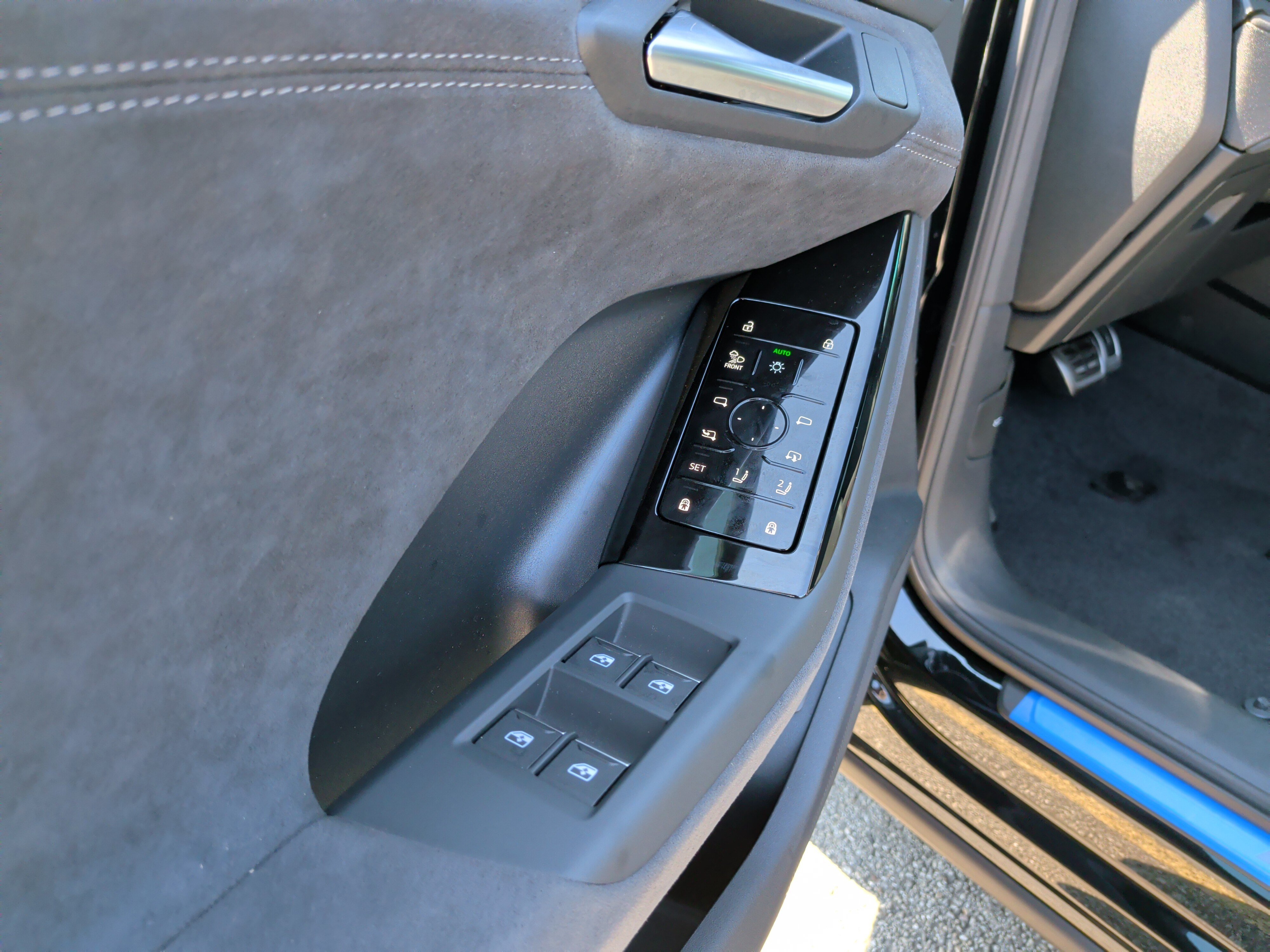 New 2027 Audi SQ6 e-tron Prestige AWD/4WD image 13