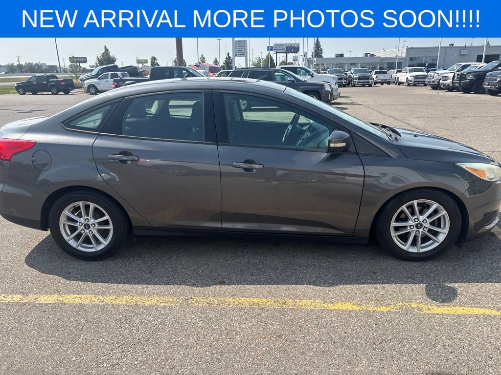 Used 2015 Ford Focus SE FWD image 2