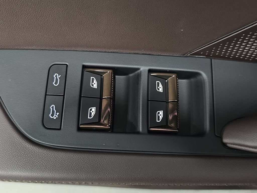 New 2026 Porsche Cayenne Turbo AWD/4WD image 24