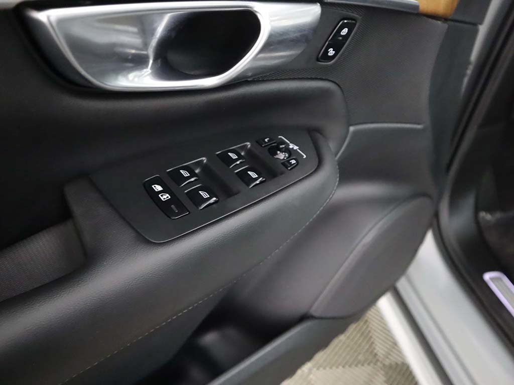 Used 2025 Volvo XC90 B6 Plus w/ Protection Package Premier AWD/4WD image 44