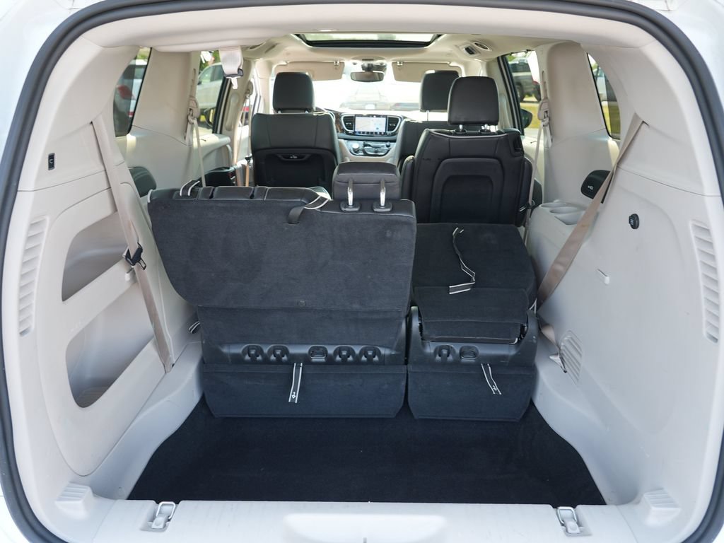 Used 2023 Chrysler Pacifica Limited FWD image 26