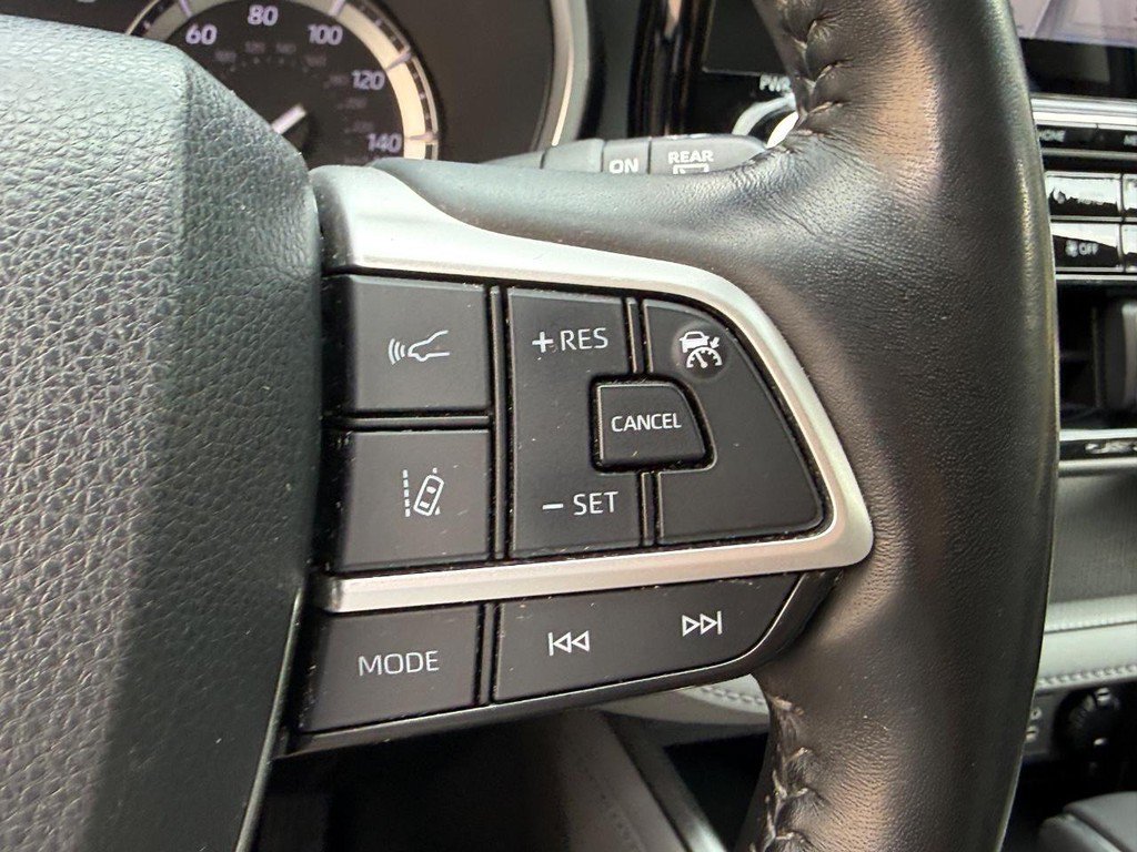 Used 2022 Toyota Highlander Limited AWD/4WD image 19