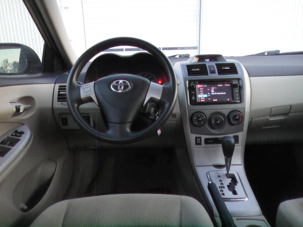 Used 2013 Toyota Corolla LE image 11