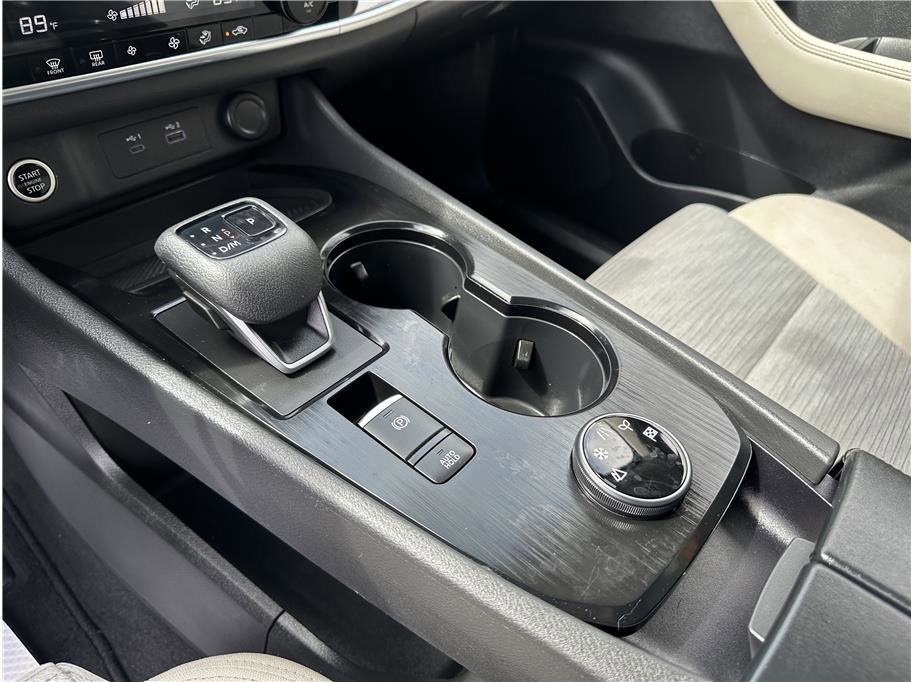 Used 2023 Nissan Rogue SV image 18