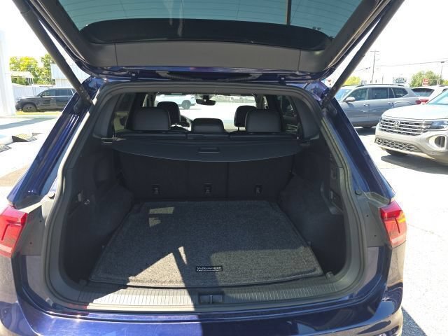Used 2022 Volkswagen Tiguan SEL R-Line AWD/4WD image 5