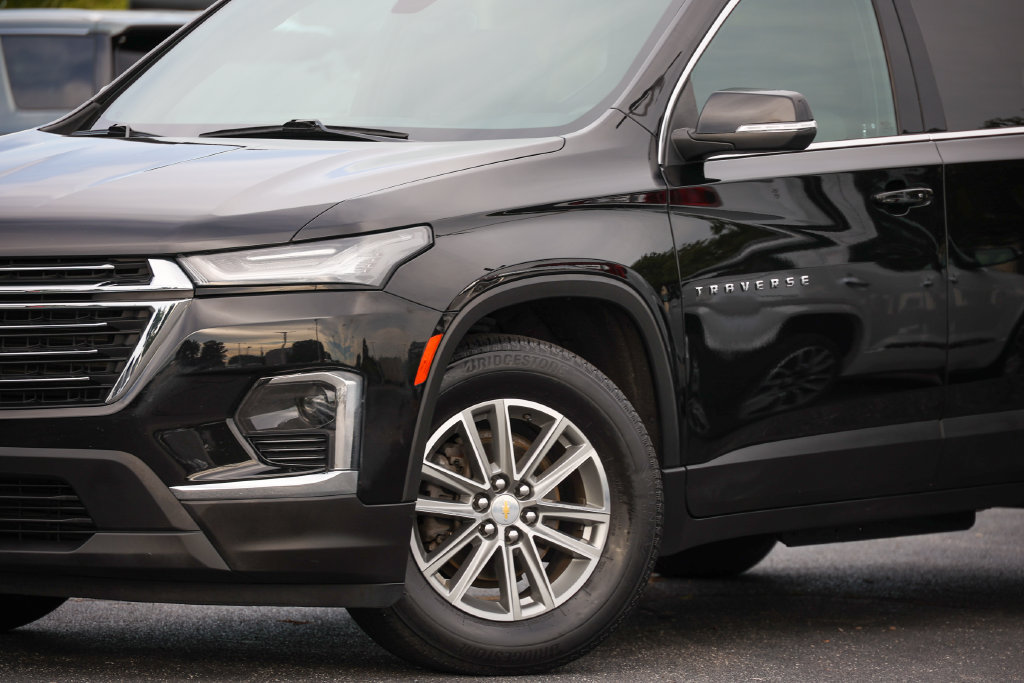 Used 2023 Chevrolet Traverse LT FWD image 16