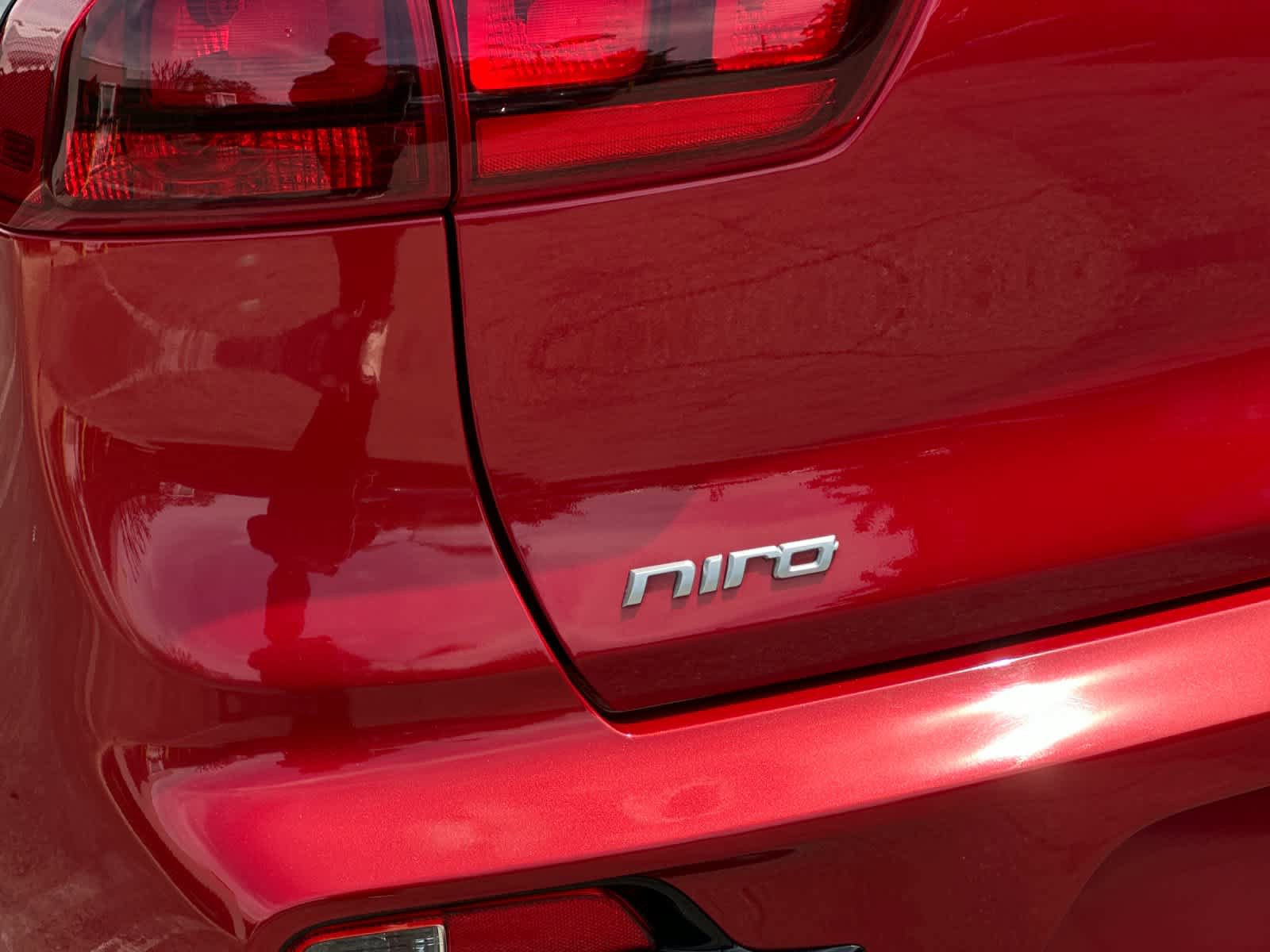 Used 2022 Kia Niro EX image 28