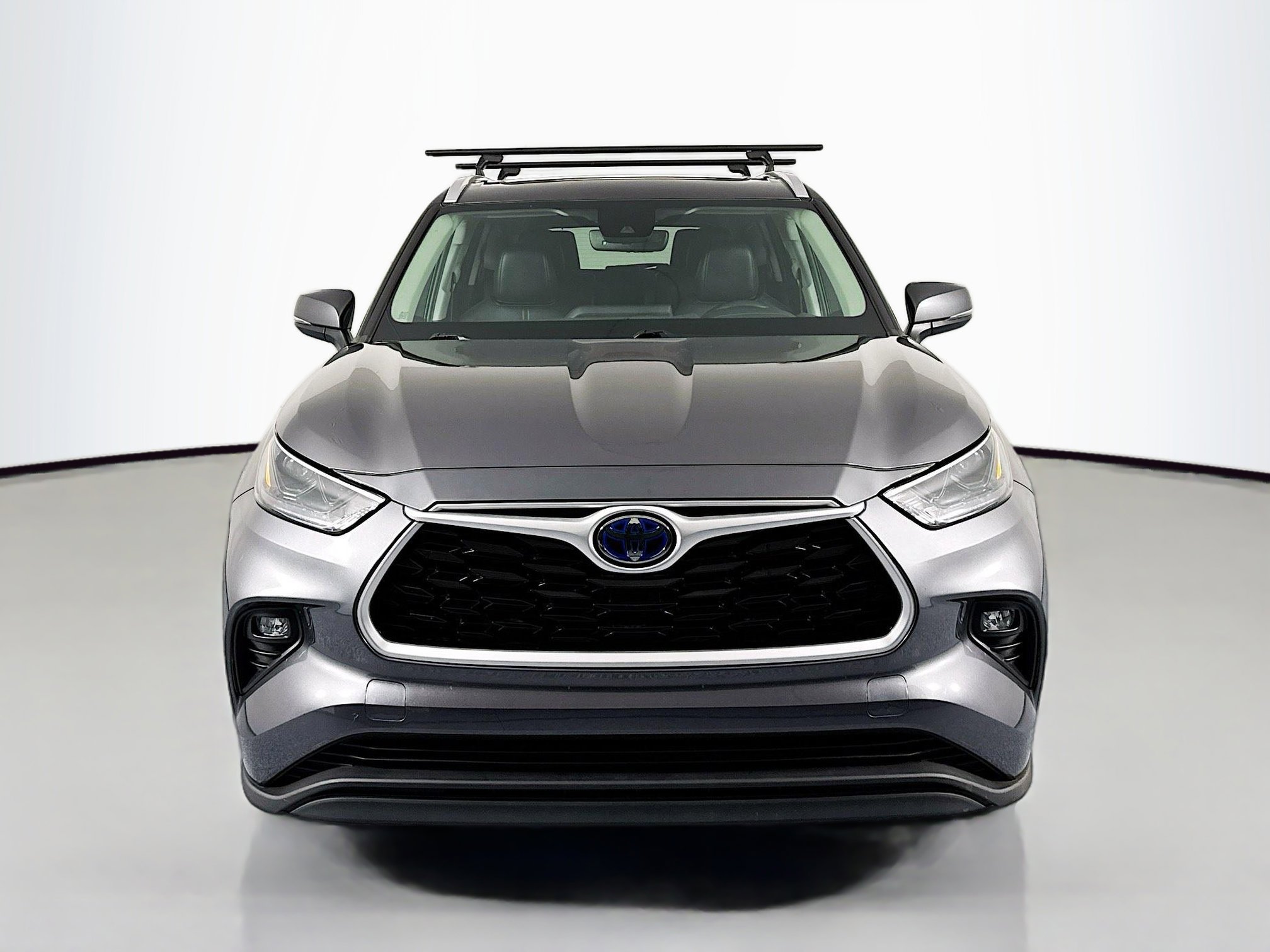 Used 2022 Toyota Highlander XLE image 2