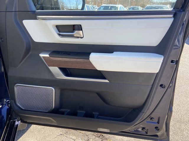 Used 2023 Toyota Sequoia Capstone AWD/4WD image 28