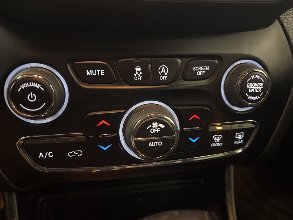 Used 2022 Jeep Cherokee Latitude Lux AWD/4WD image 10