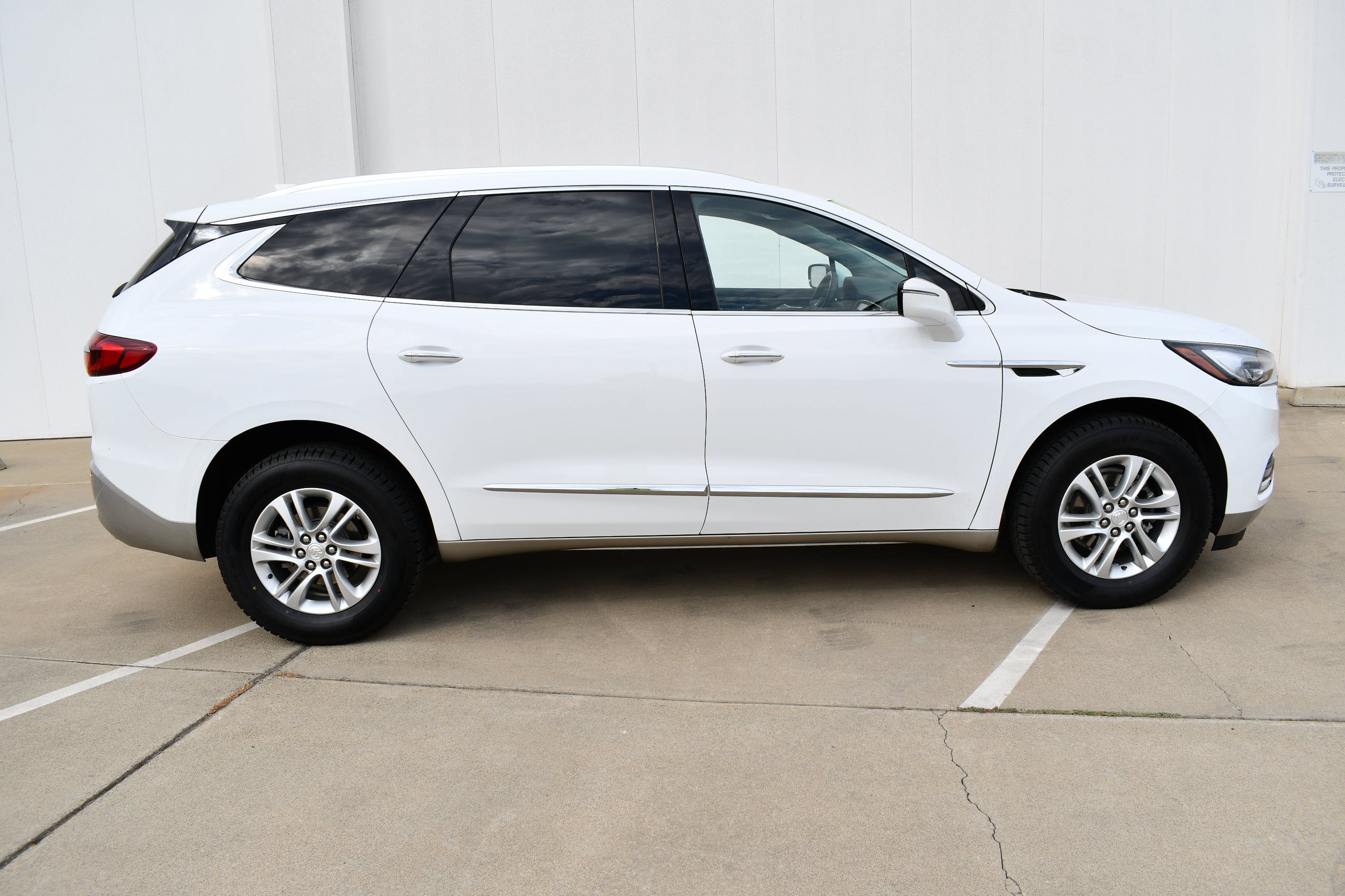 Used 2021 Buick Enclave Essence FWD image 17