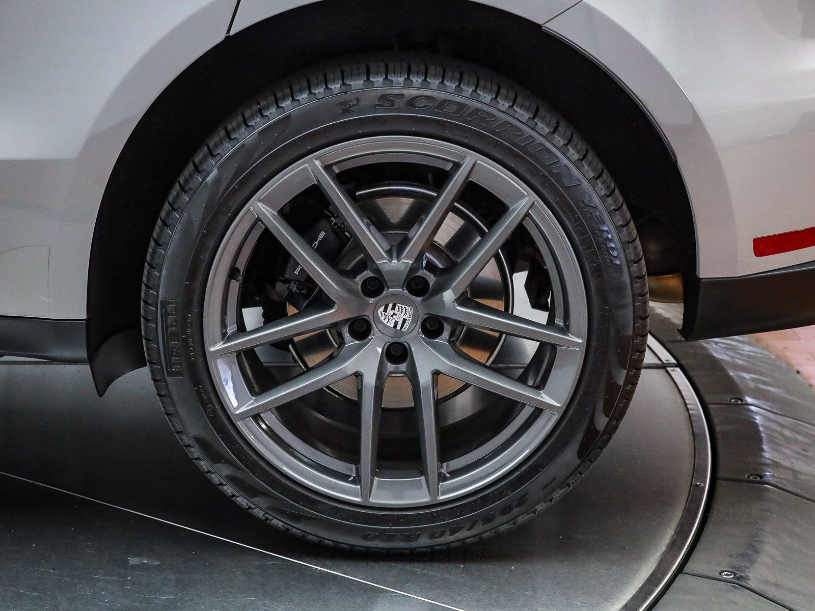 Certified 2025 Porsche Macan Turbo image 9