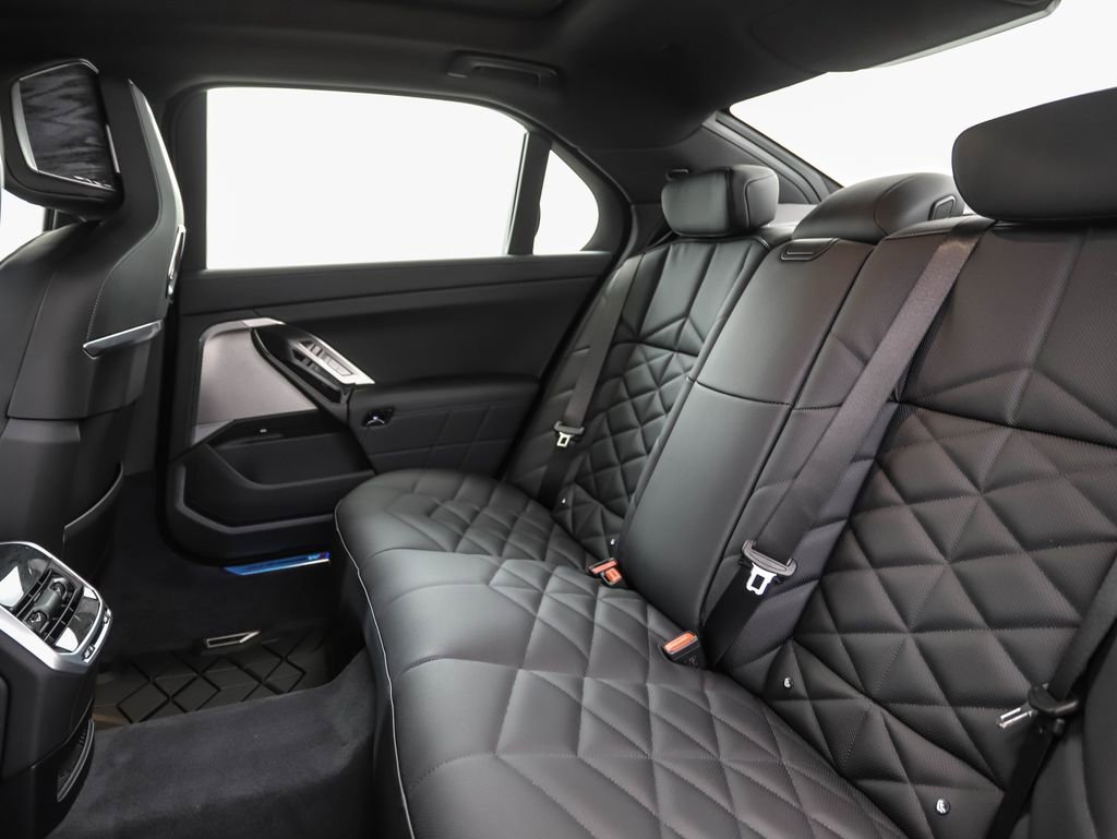 New 2026 BMW 740i xDrive w/ Premium Package image 23