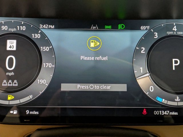 Used 2025 Land Rover Range Rover SV image 11