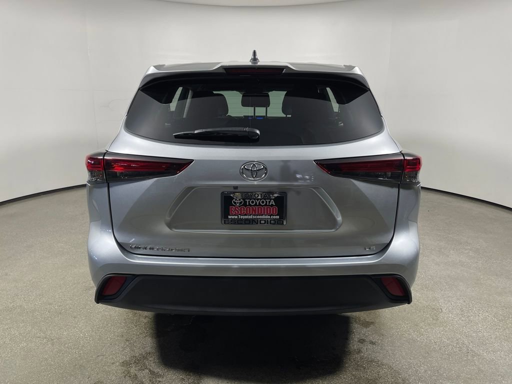 Certified 2025 Toyota Highlander LE image 4