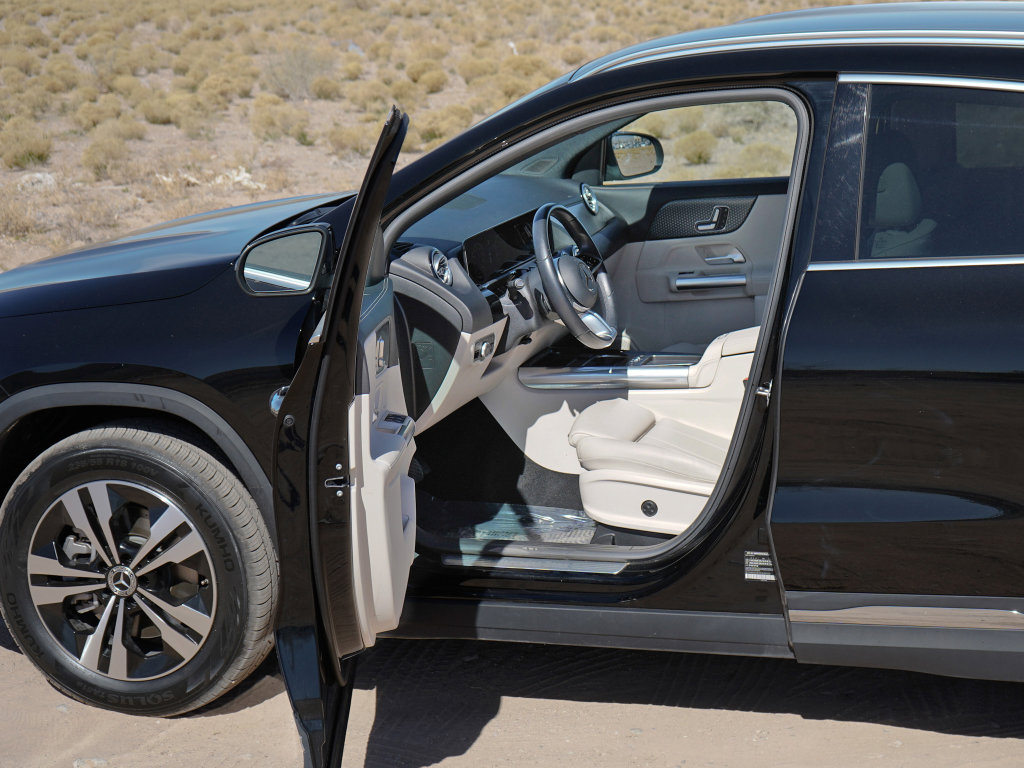 Used 2025 Mercedes-Benz GLA 250 image 14