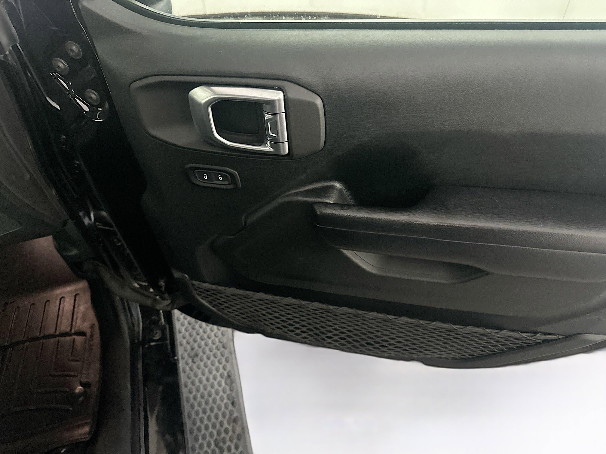 Used 2018 Jeep Wrangler Unlimited Sport S image 30