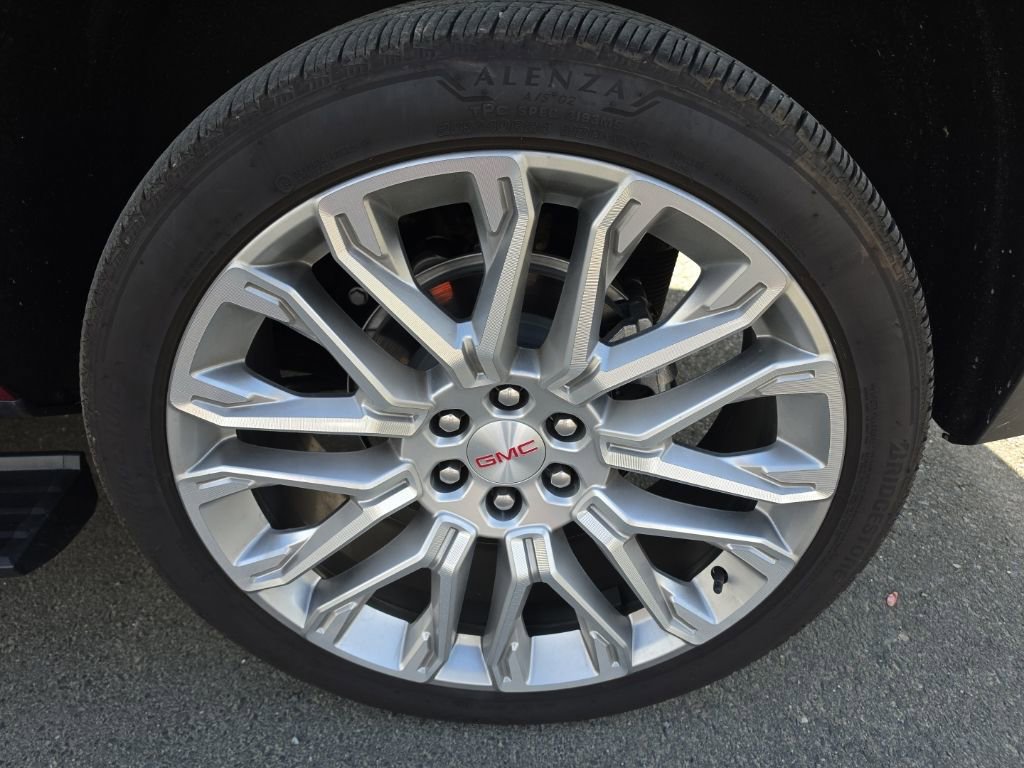 Used 2026 GMC Yukon Denali w/ Denali Reserve Package image 10
