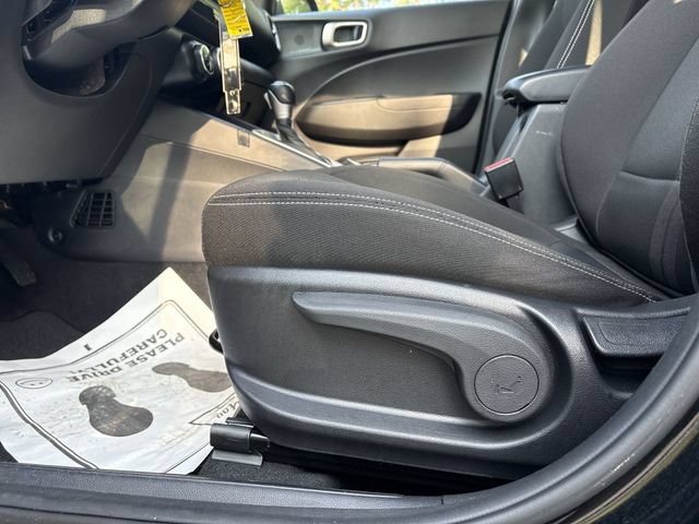 Used 2023 Hyundai Venue SEL FWD image 12