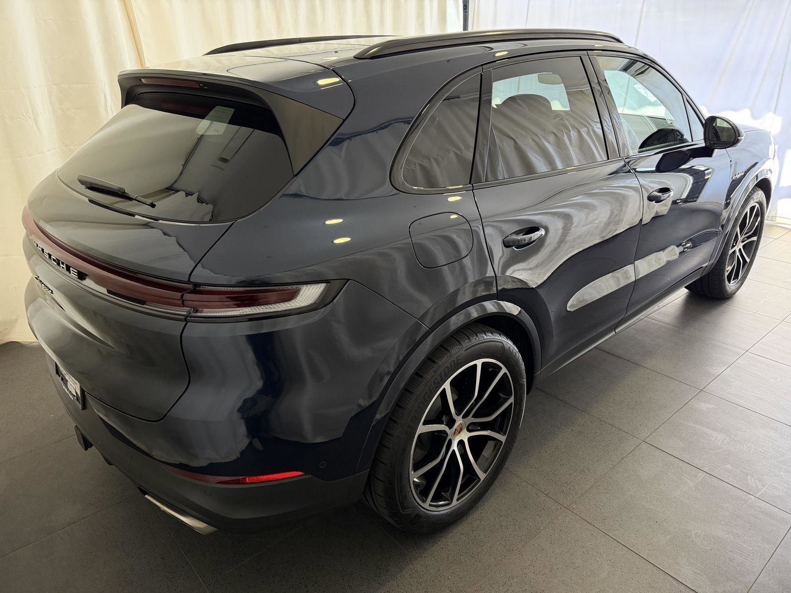 Certified 2025 Porsche Cayenne E-Hybrid image 9