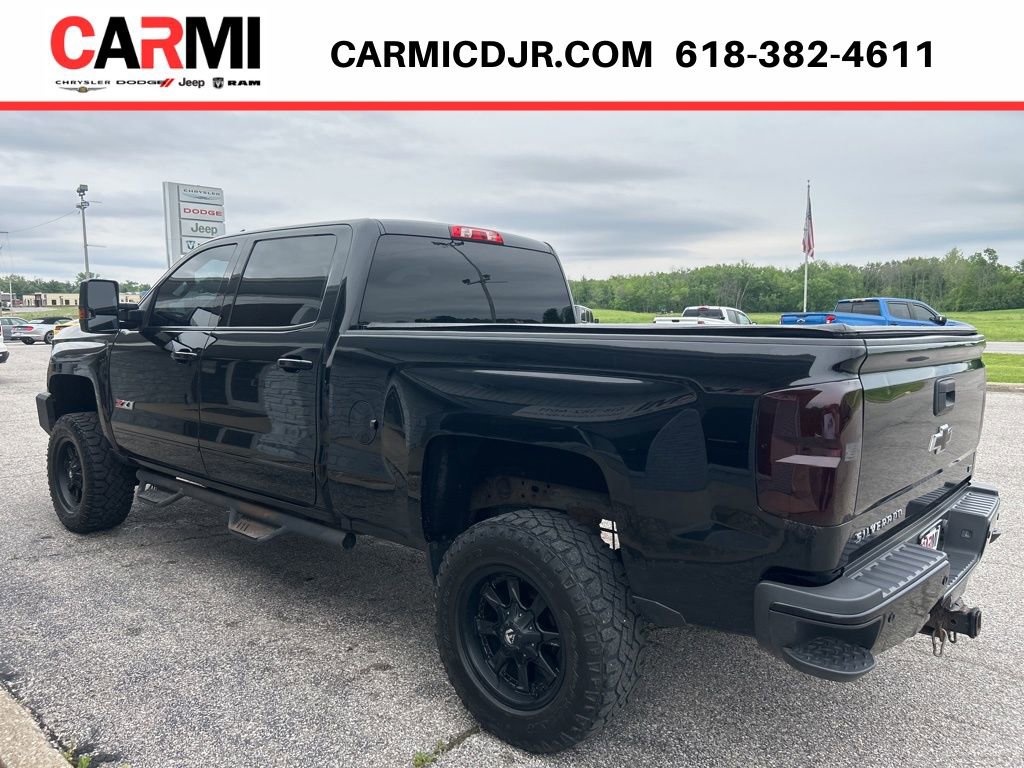 Used 2016 Chevrolet Silverado 2500 LT w/ Midnight Edition AWD/4WD image 4