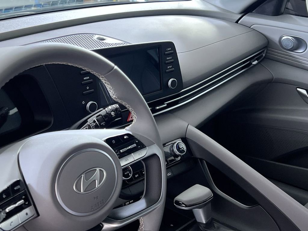 Used 2025 Hyundai Elantra Sport FWD image 27