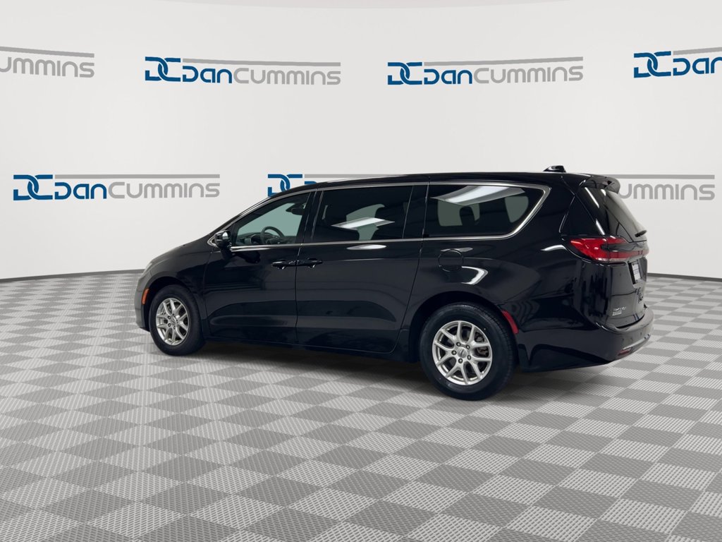 Used 2025 Chrysler Pacifica Select FWD image 6