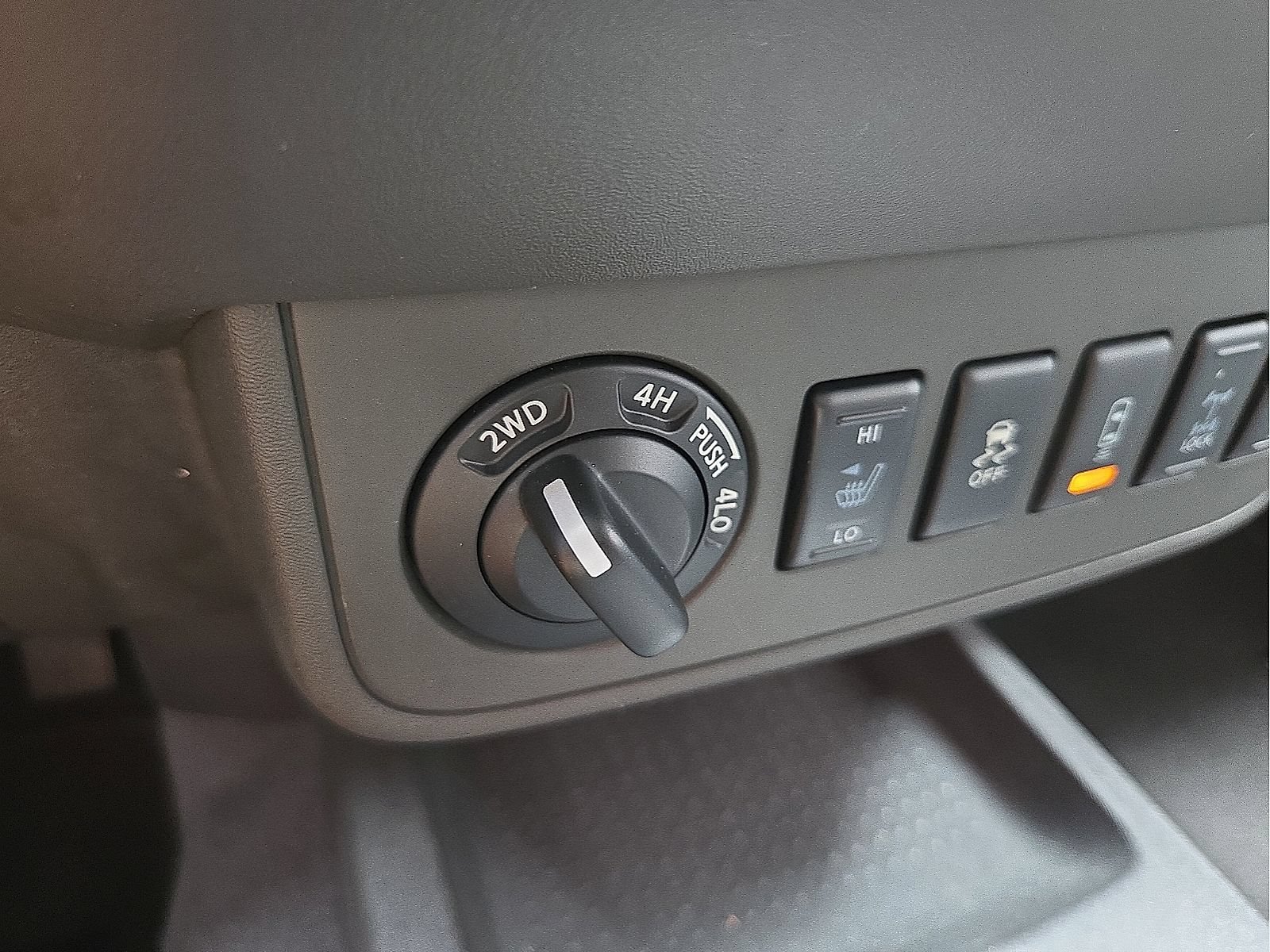 Used 2018 Nissan Frontier PRO-4X AWD/4WD image 19