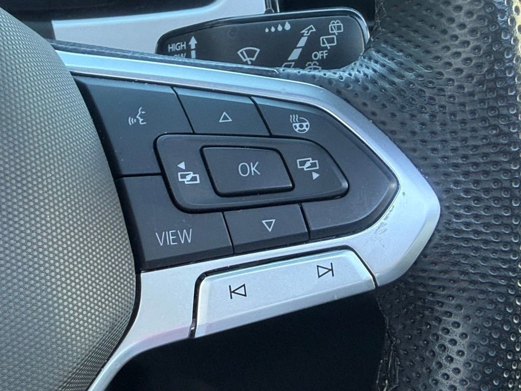 Used 2022 Volkswagen Atlas Cross Sport SEL R-Line image 25