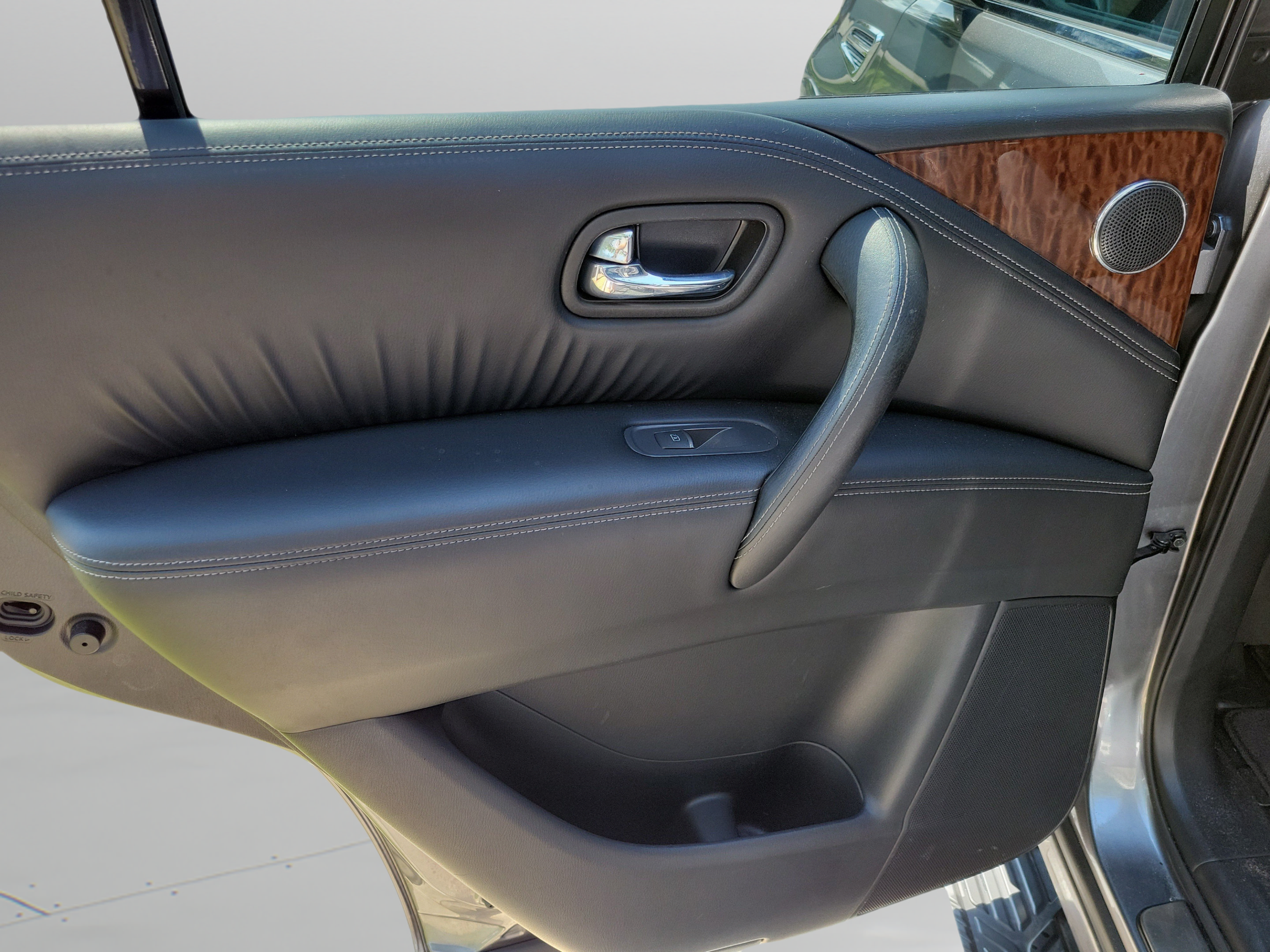 Used 2019 Nissan Armada SL w/ Premium Package RWD image 7