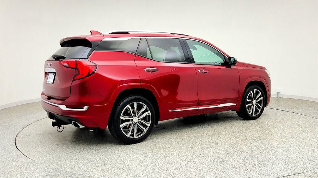 Used 2020 GMC Terrain Denali w/ Denali Premium Package FWD image 7