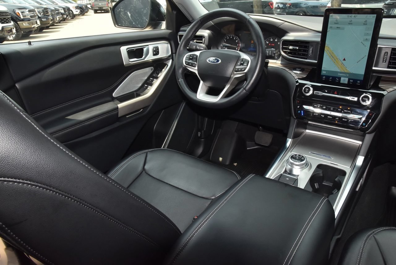 Certified 2024 Ford Explorer Limited w/ Limited Technology Package AWD/4WD image 16