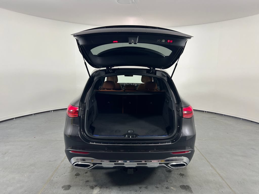 Used 2025 Mercedes-Benz GLC 350e 4MATIC image 29
