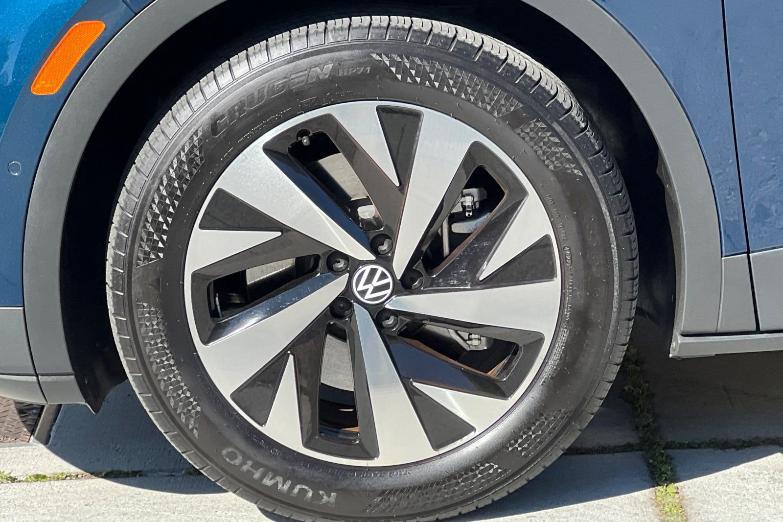 Used 2023 Volkswagen ID.4 Pro image 26