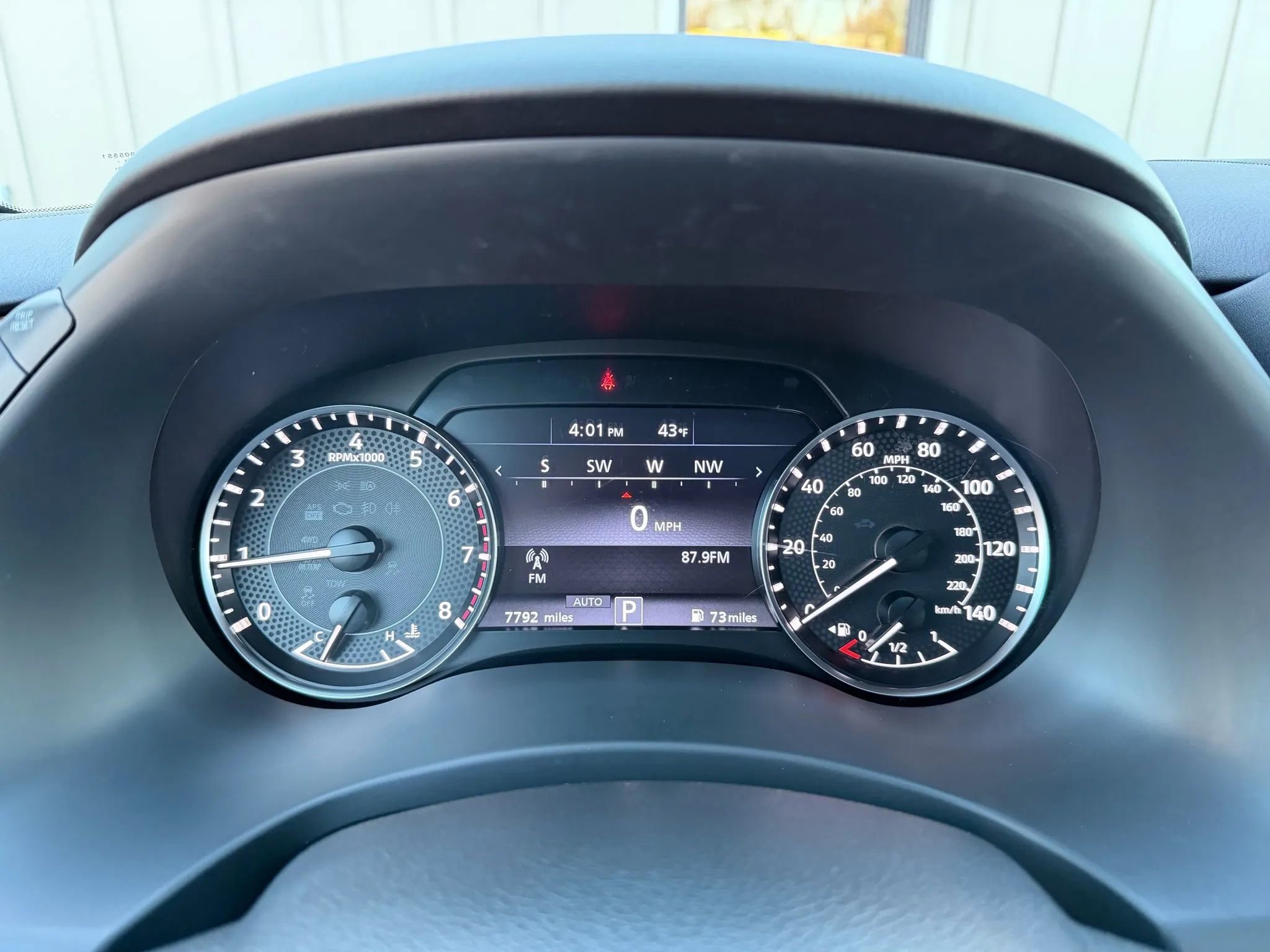 Used 2024 Nissan Armada SL w/ Captain's Chairs Package image 41