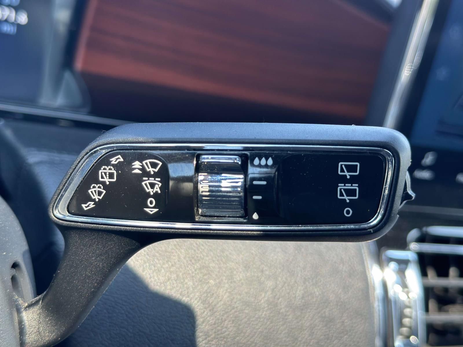 Used 2024 Lincoln Navigator Reserve AWD/4WD image 17