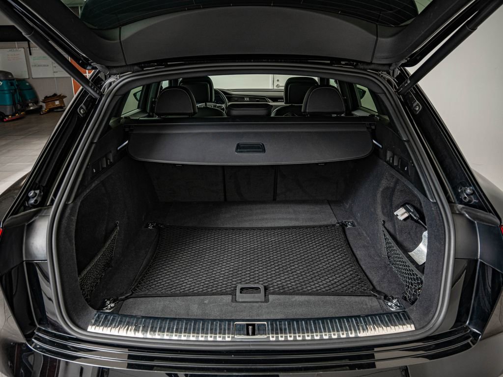 Used 2022 Audi e-tron Premium w/ Convenience Plus Package image 36