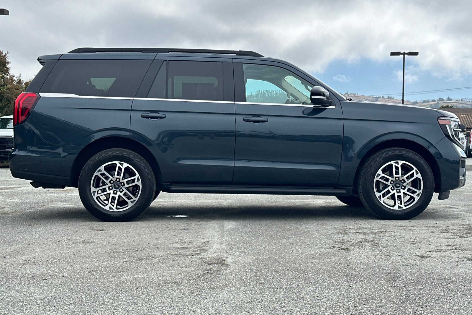 Used 2025 Ford Expedition Active AWD/4WD image 6