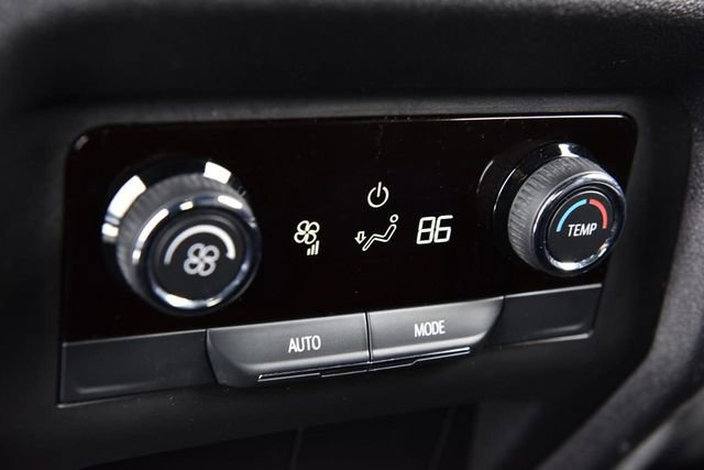 Used 2025 Chevrolet Traverse LT image 24